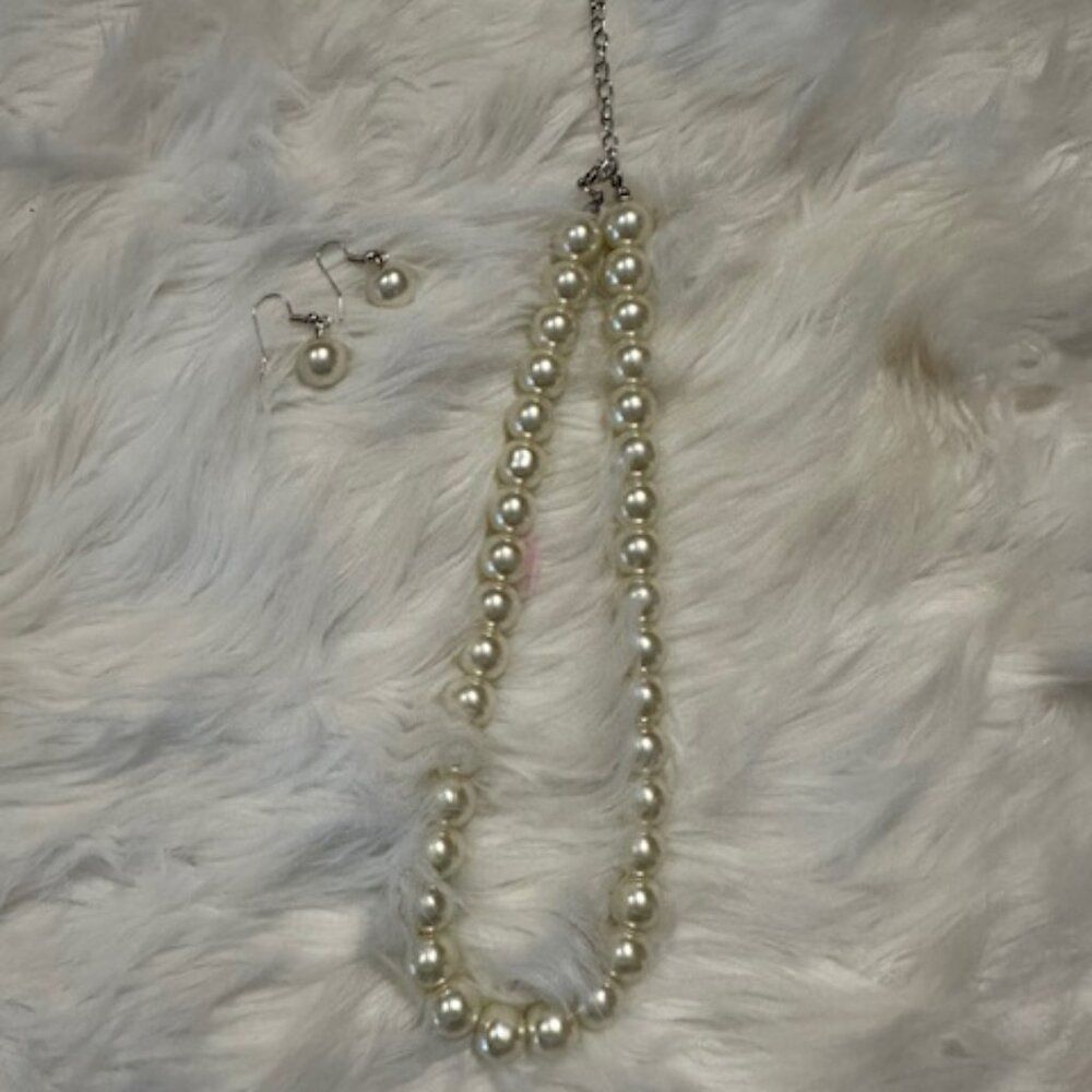 Pearl Necklace and Earring Set 7506   New